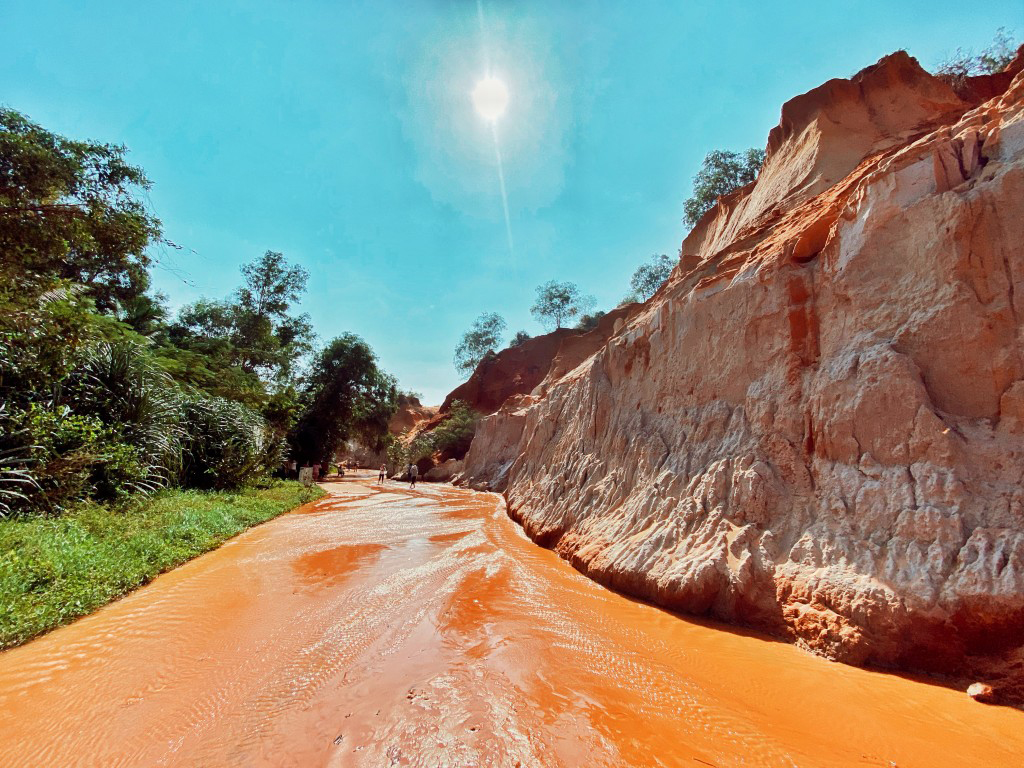 Suối Tiên - Dòng suối có màu đỏ cam tại Bình Thuận