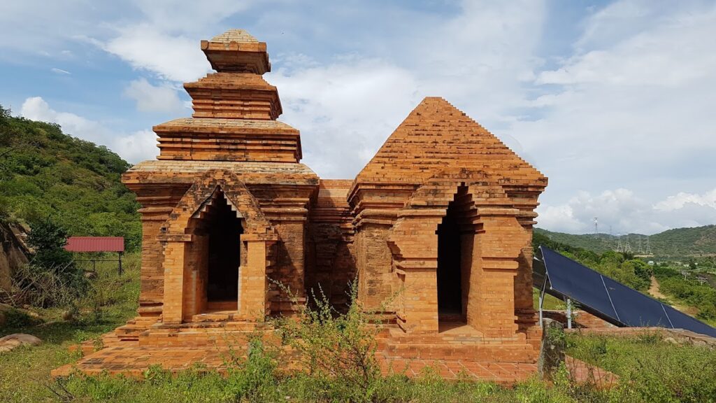 Tháp Pô Đam - Cụm tháp với kiến trúc kỳ lạ thời Chăm Pa