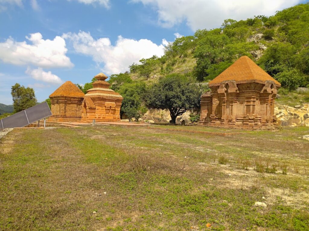 Tháp Pô Đam - Cụm tháp với kiến trúc kỳ lạ thời Chăm Pa