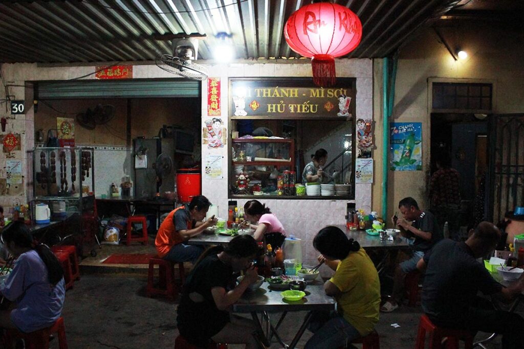 Tiệm mì đêm 70 năm ở Phan Thiết