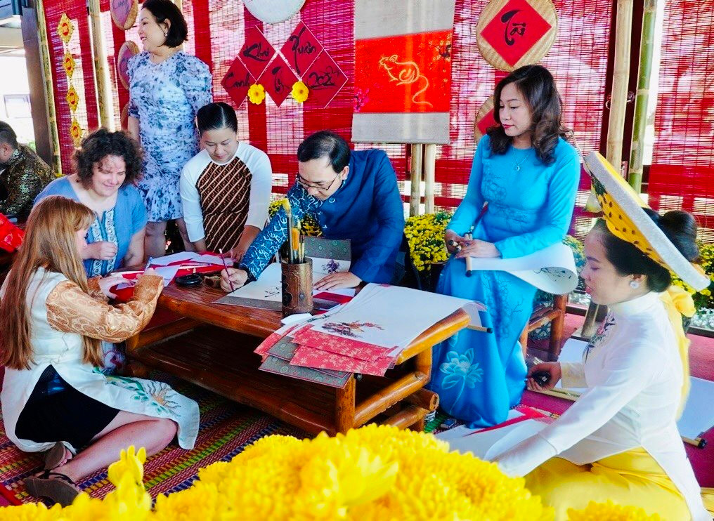 Cùng trải nghiệm văn hóa ẩm thực Tết Việt
