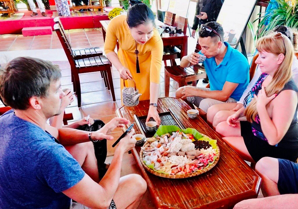 Cùng trải nghiệm văn hóa ẩm thực Tết Việt
