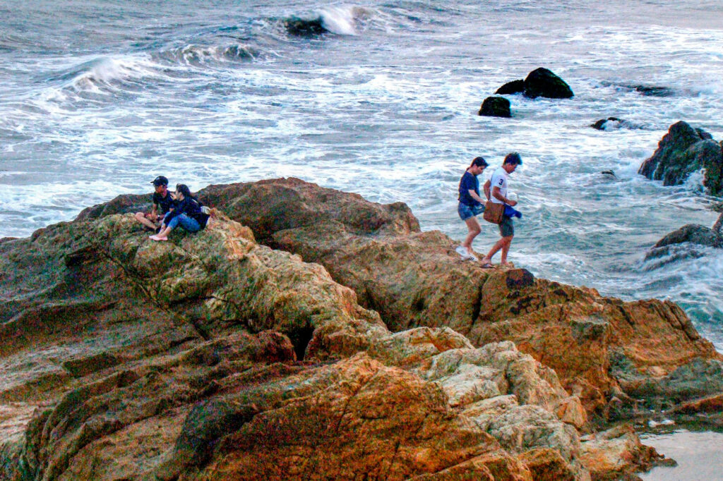 Bãi đá Ông Địa - Thắng cảnh hớp hồn du khách khi tới Phan Thiết